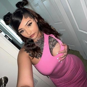 24 Year Curvacious American Escort Candy